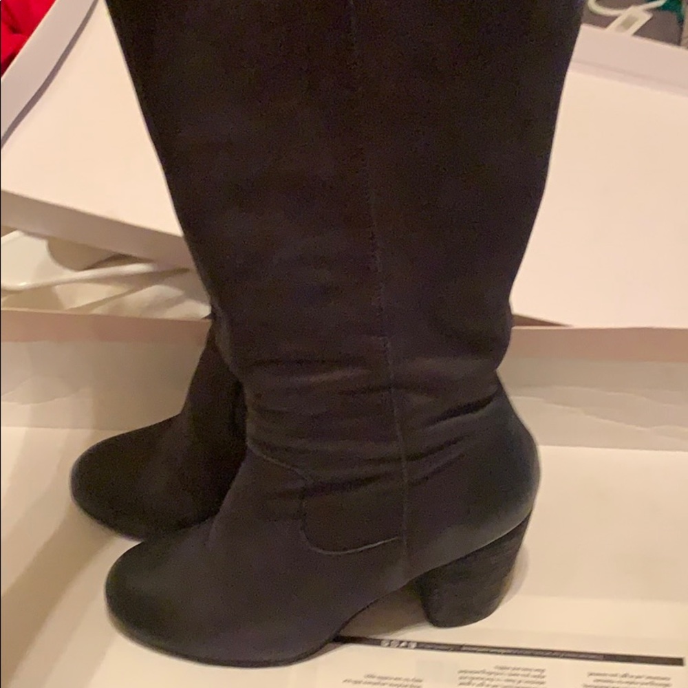 Black boots size 8